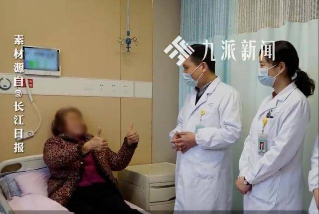 女子常年下蹲拎重物，子宫掉出体外！国家卫健委最新提示